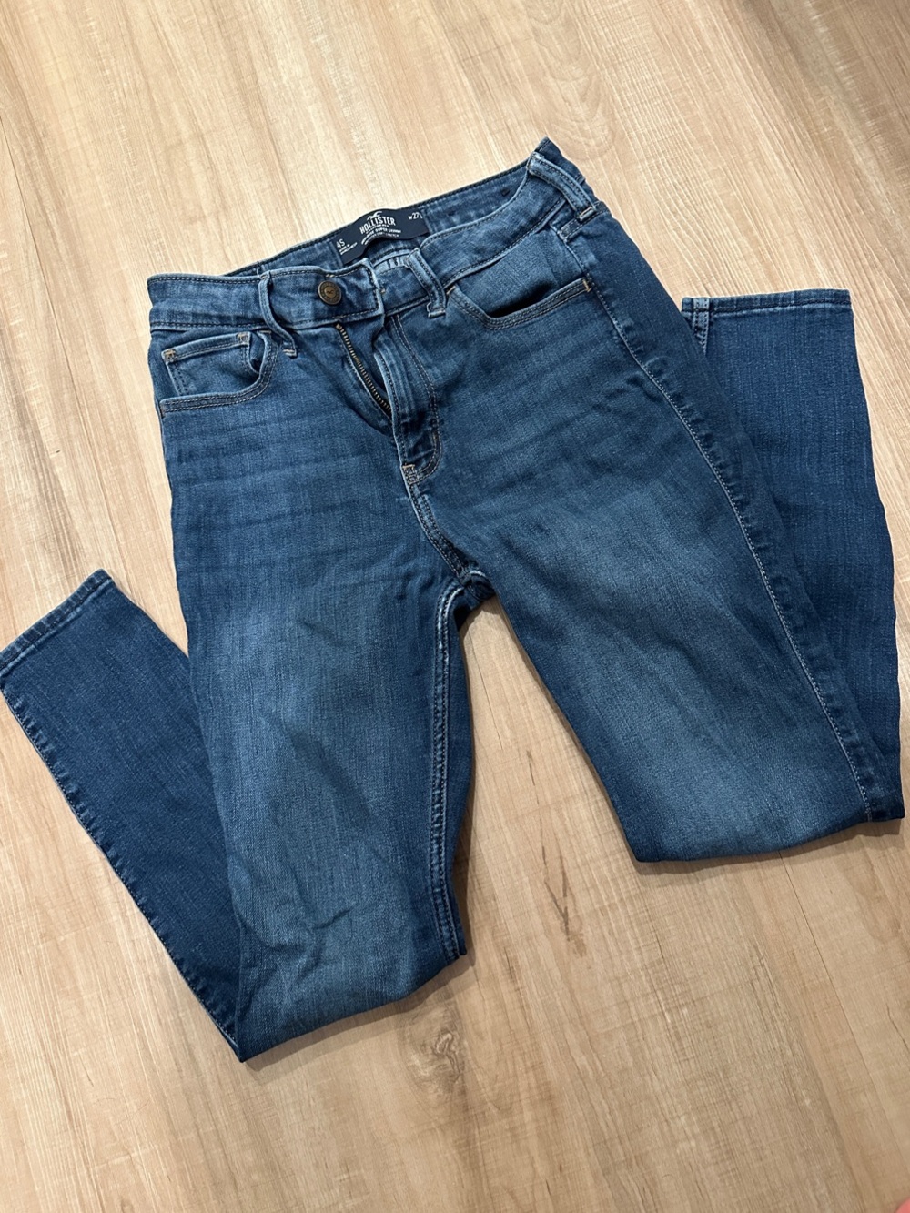 Hollister Mid-Rise Skinny Jeans in Dark Denim Blue